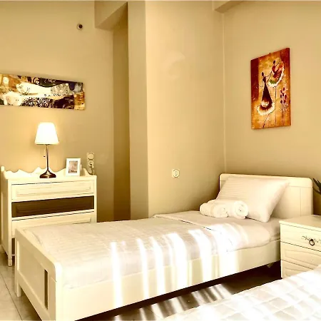 Christina_apt * La Canée